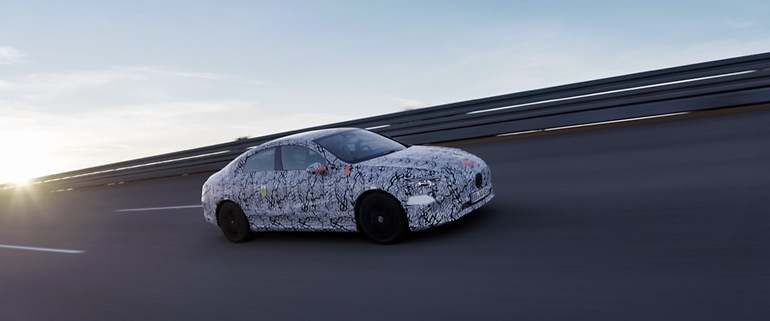 Parar cada 25 minutos y rodar por encima de 200 km/h. Es lo que, según las simulaciones de Mercedes, les traería más a cuenta y funcionó
