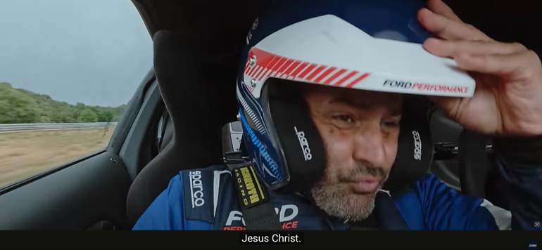 Lo inesperado para uno, el ritmo de una oficina (y relajada) para otro. El piloto-periodista Chris Harris encontrando su horma