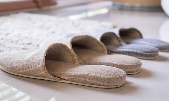 zapatillas-entrada-casa.jpg