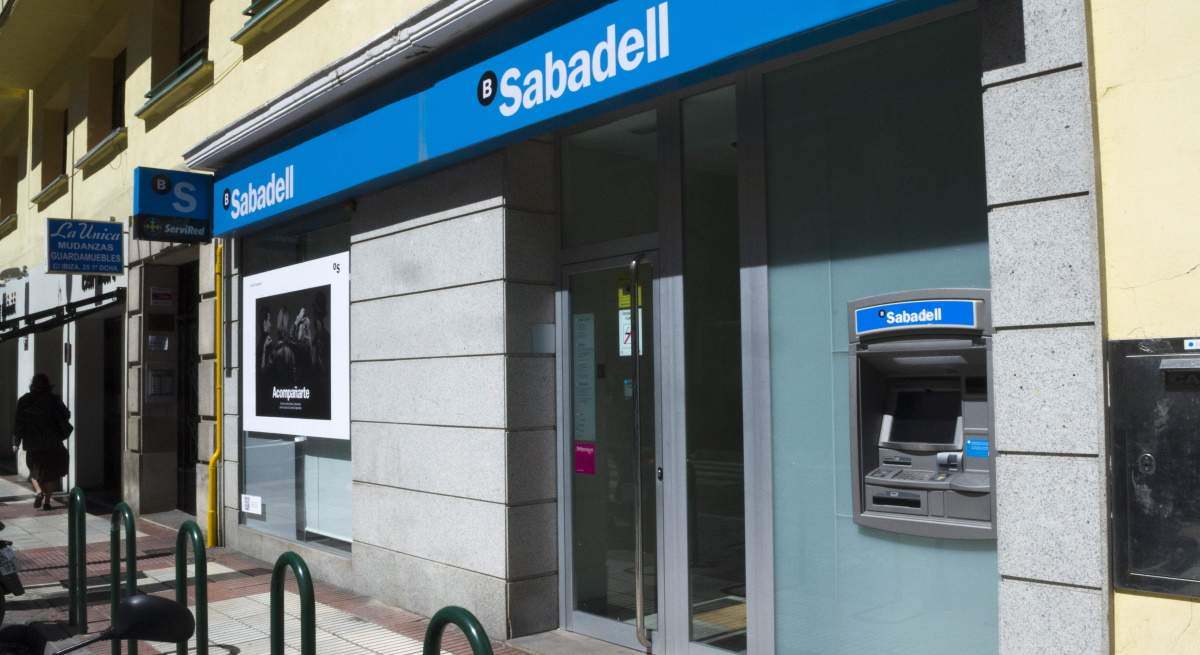 Sabadell beats BBVA and is awarded the financing of 311 municipalities in Barcelona