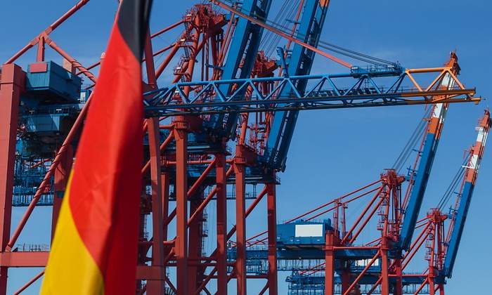 puerto-hamburgo-bandera-alemania-dreams.jpg