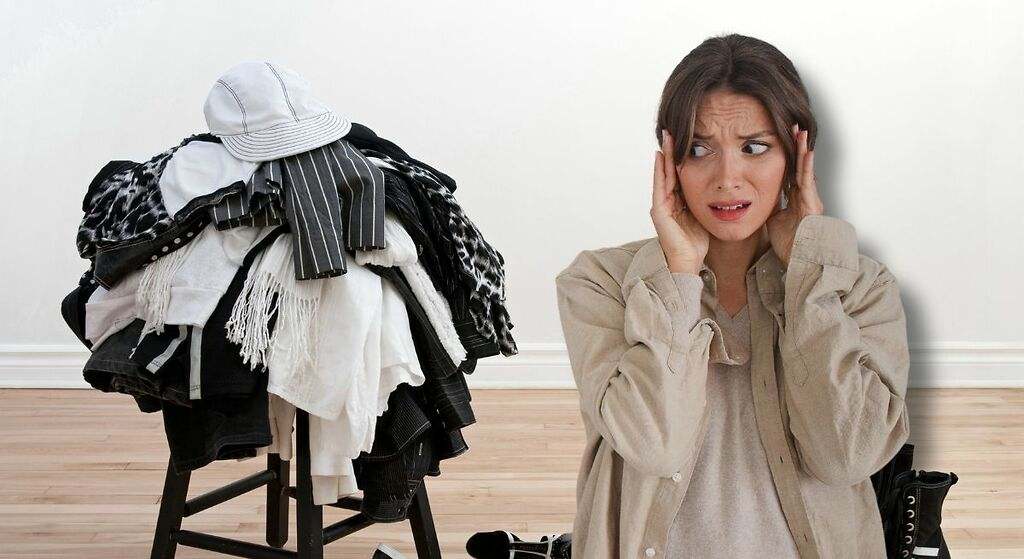 Adiós a la ropa arrugada en la silla: el truco japonés que nos ayuda a mantener el orden en la habitación