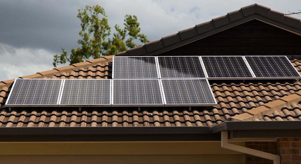 Adiós a las placas solares: así es el vidrio solar que será tendencia, se instala en las ventanas y las convierte en paneles transparentes