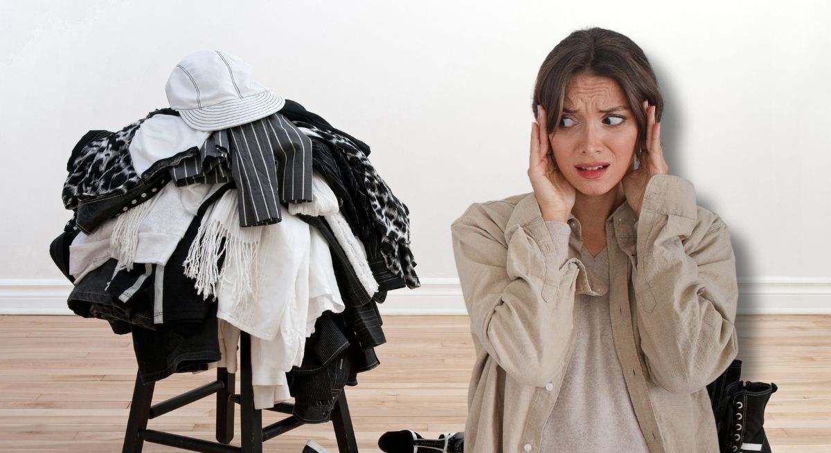 Adiós a la ropa arrugada en la silla: el truco japonés que nos ayuda a mantener el orden en la habitación