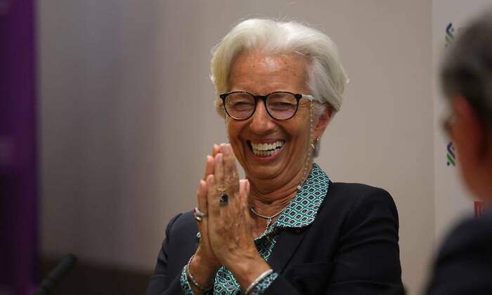 lagarde-risas-bloomberg.jpg