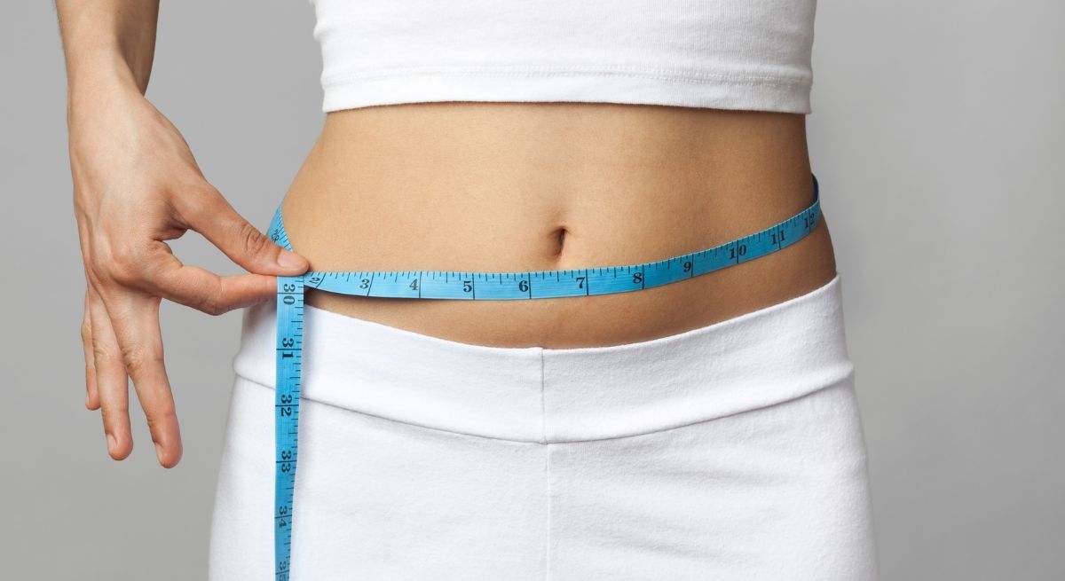 Ni cenar fruta ni solo un yogur por la noche: este es el modo más efectivo para adelgazar según varios nutricionistas