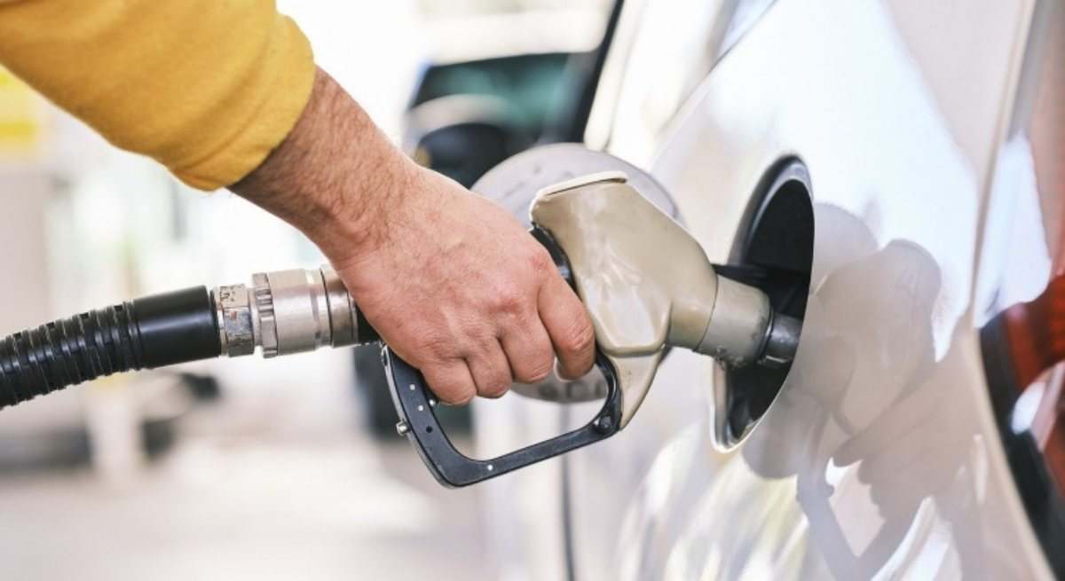 La operación retorno concluirá con los carburantes en precios mínimos del verano