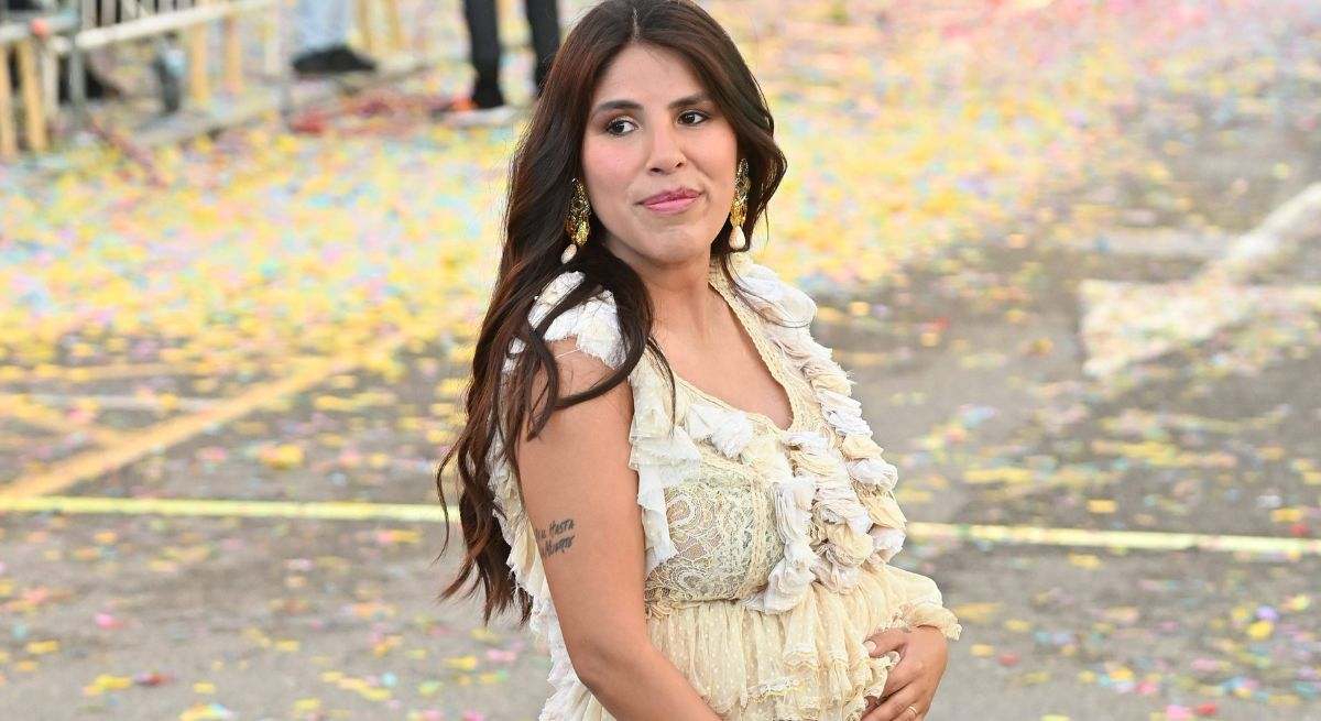 Isa Pantoja, en la cuenta atrás para dar a luz: "Estoy haciendo todo lo  imposible por encajar al bebé. Tiene la cabeza girada..."