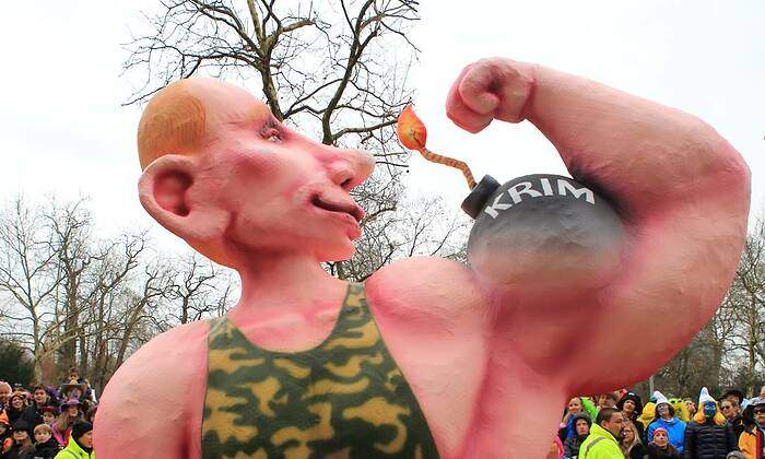 titere-gigante-putin-musculo-istock.jpg