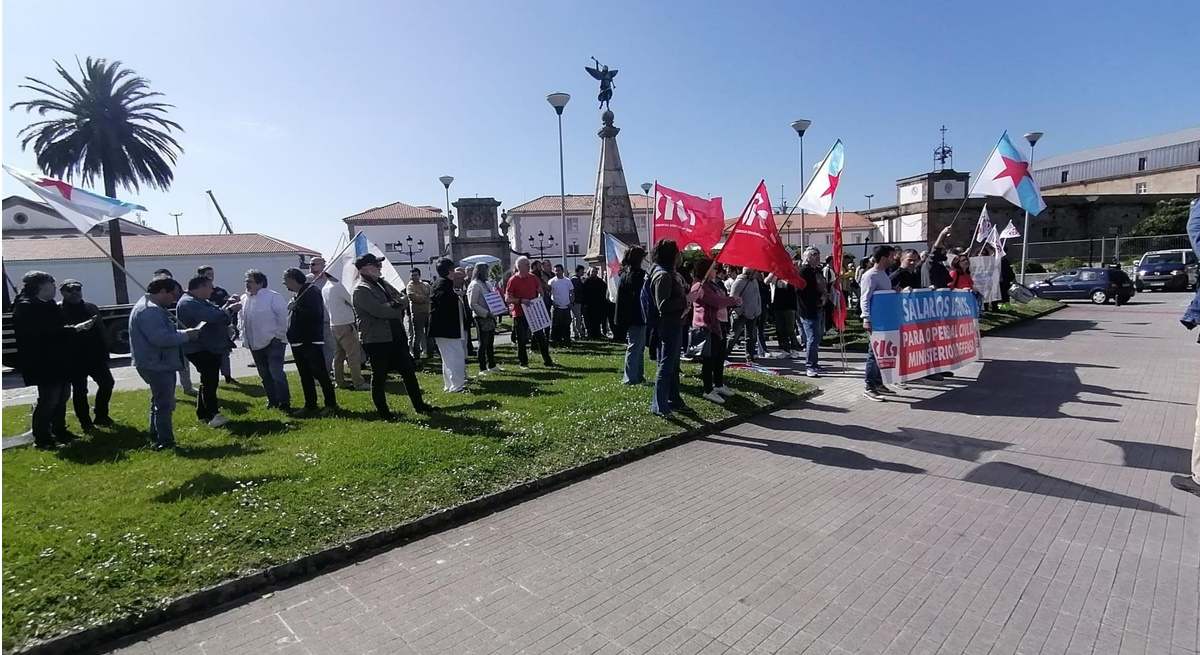 Trabajadores denuncian ante el Arsenal de Ferrol la discriminación salarial del personal civil de Defensa frente al militar