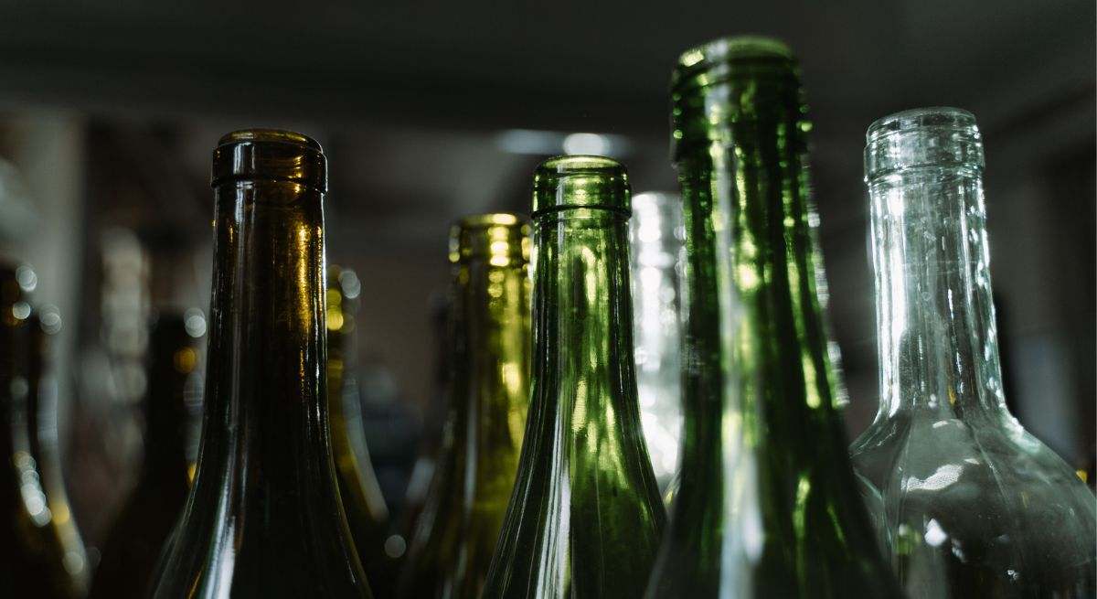 Recoge 3 millones de botellas de vidrio y se construye una casa de tres pisos: "Lo primero es..."