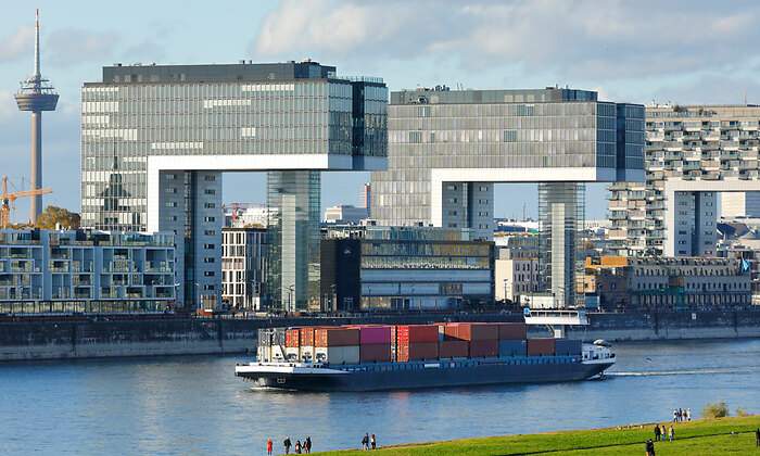 Barco-de-transporte-en-Berlin.jpg