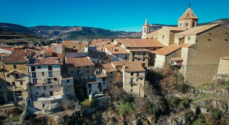 Las fachadas de las casas de Cantavieja