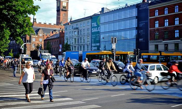 ciclistas-copenhague-bicicletas-dreamstime-1200x655.jpg