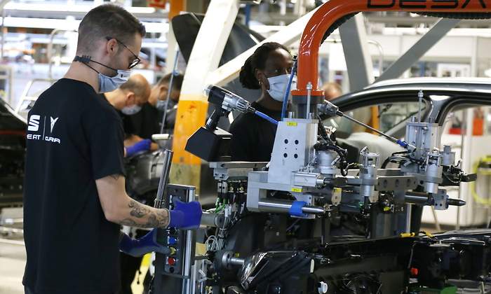 trabajador-seat.jpg