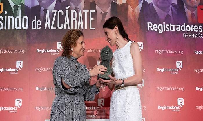 1200-x-655-Maria-Emilia-adan-entrega-el-premio-gumersindo-de-Azcarate-a-Pilar-Llop.jpg