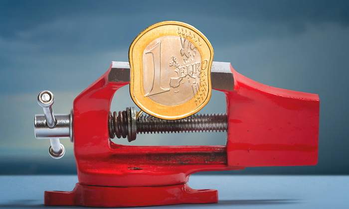 euro-aplastado-crisis.jpg