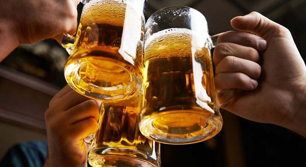 Los efectos en el hígado de beber una cerveza todos los días