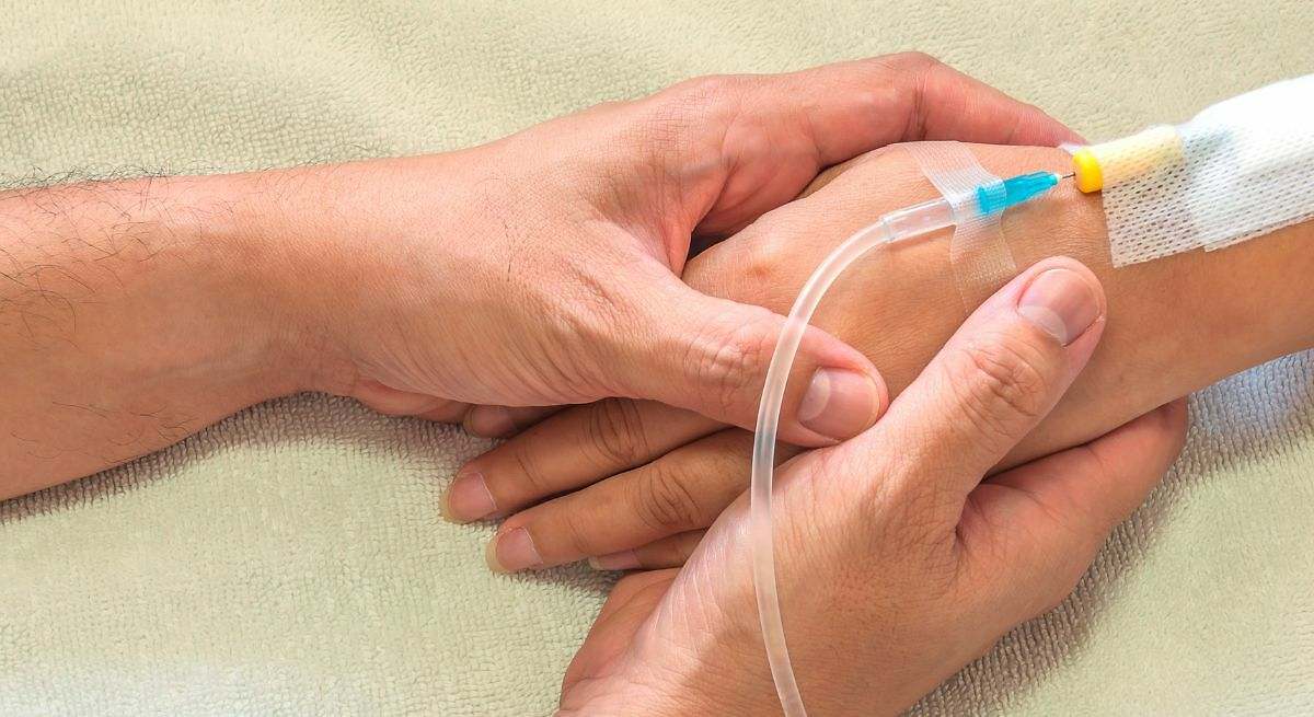 Las manos de un paciente de 40 años se llenaron de colesterol después de comer entre 2 y 4 kilos de queso y mantequilla durante meses
