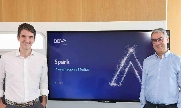 Roberto-Albaladejo-responsable-de-BBVA-Spark-y-David-Puente-responsable-global-de-Client-Solutions-presentan-BBVA-Spark-1.jpg