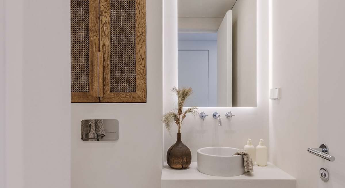 La mejor forma de decir adiós a los viejos azulejos del baño: renueva por completo la estancia sin tener que hacer reforma