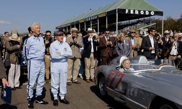 gmr21gm_0118_Damon-Hill-Sir-Jackie-Stewart-y-Lady-Suise-Moss-en-el-Goodwood-revival-2021-1.jpg