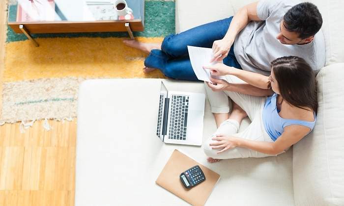 pareja-joven-economia.jpg