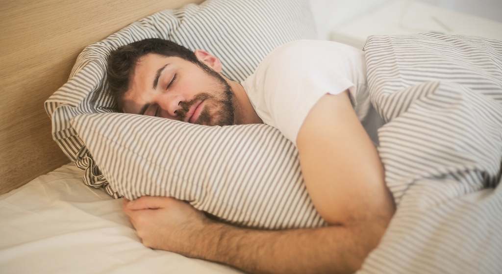 La mejor fruta para dormir del tirón de manera natural