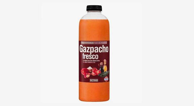 Botella de gazpacho fresco de Hacendado. / Foto: Mercadona
