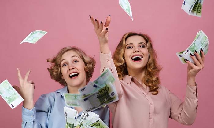Mujeres-dinero-efectivo-dreamstime.jpg