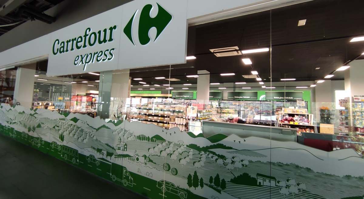 Carrefour, Eroski y Dia lideran la apertura de supermercados en España gracias a las franquicias
