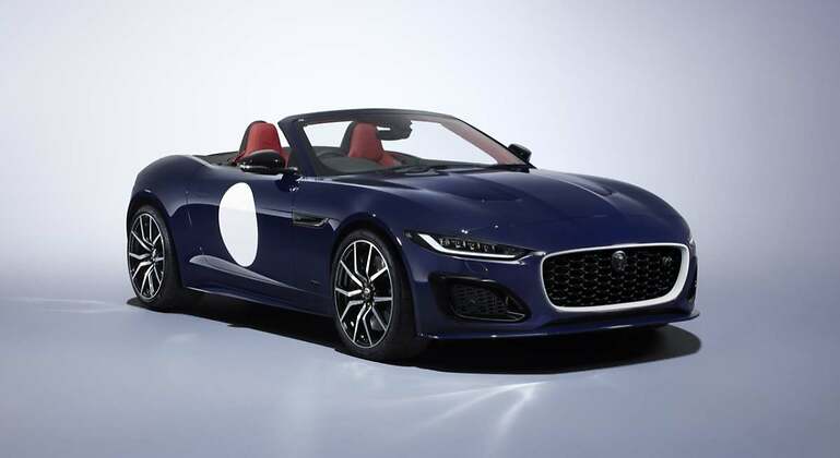 La edición especial en color Oulton Blue Gloss con el interior en cuero bitono Mars Red y Ebony.