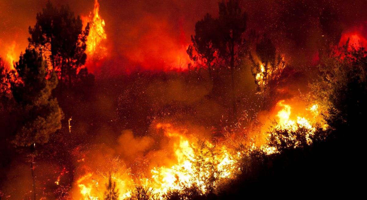 Bajan a nueve las carreteras cortadas por los incendios, todas secundarias