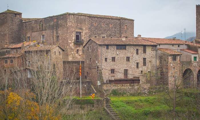 Castillo-Santa-Pau-1.jpg