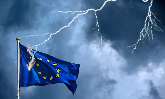 bandera-ue-destruccion-dreamstime.jpg