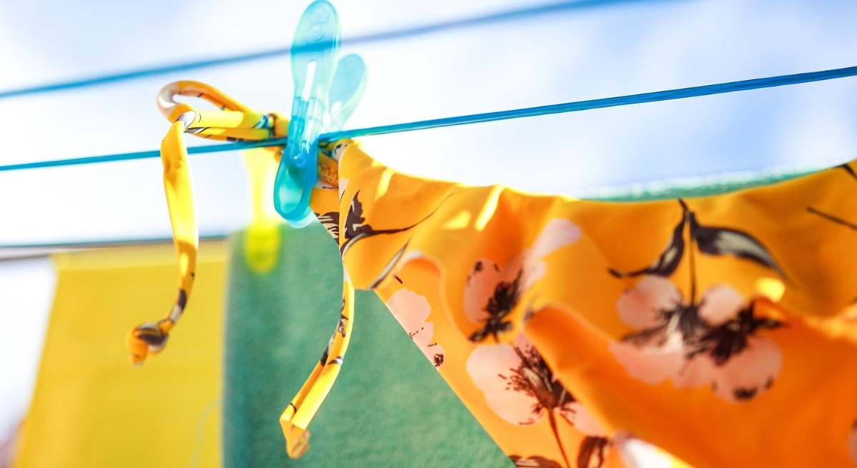 El truco que todos deberían hacer antes de que se acabe el verano para no tener que tirar todos los bañadores a la basura el año que viene