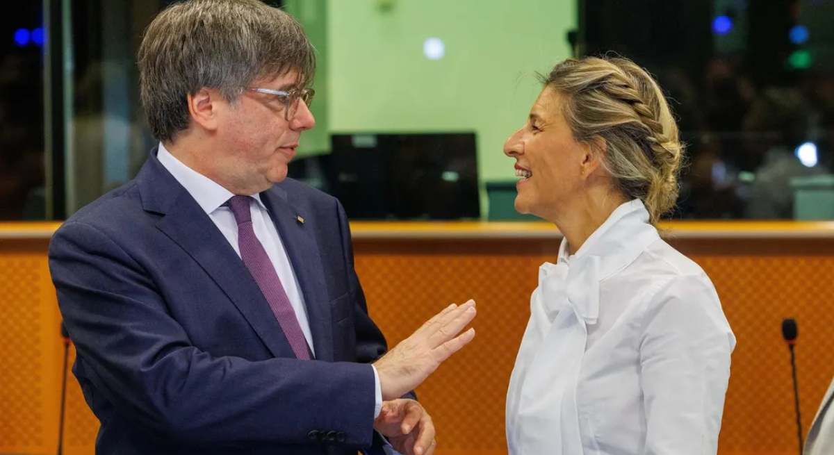 Yolanda Díaz negocia con Puigdemont para intentar sacar la reducción de la jornada laboral