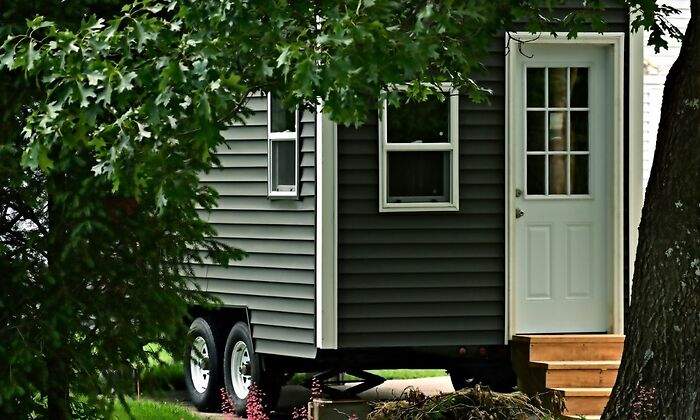 tiny-house-dreamstime.jpg