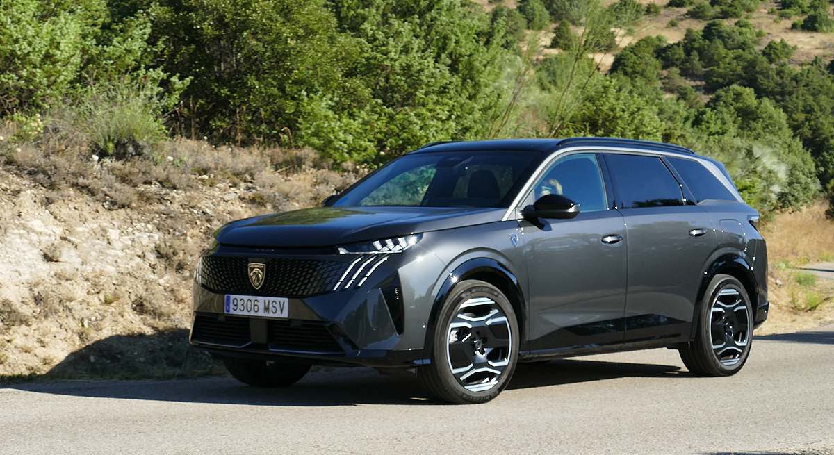 Probamos el Peugeot E-5008, un SUV versátil con hasta 668 km de autonomí