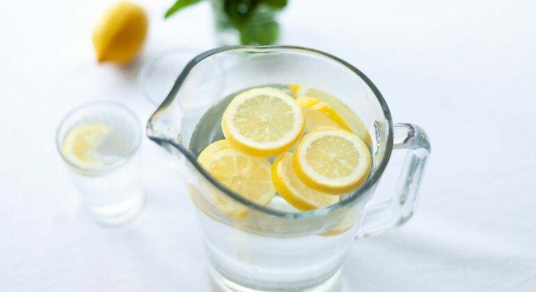 Agua con limón
