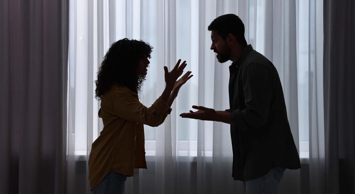El gesto que marca el principio del fin de una relación de pareja, según la psicología