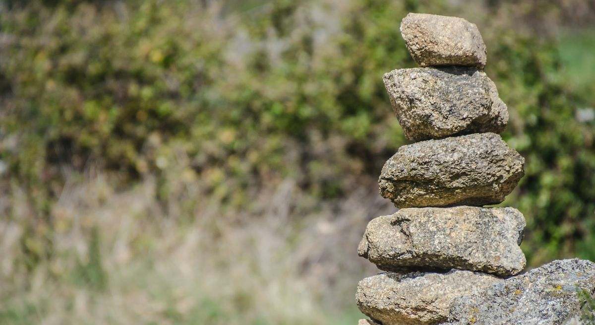 Otras señales: los hitos de piedra