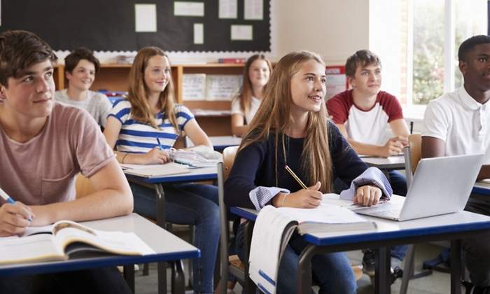 jovenesenclases.jpg