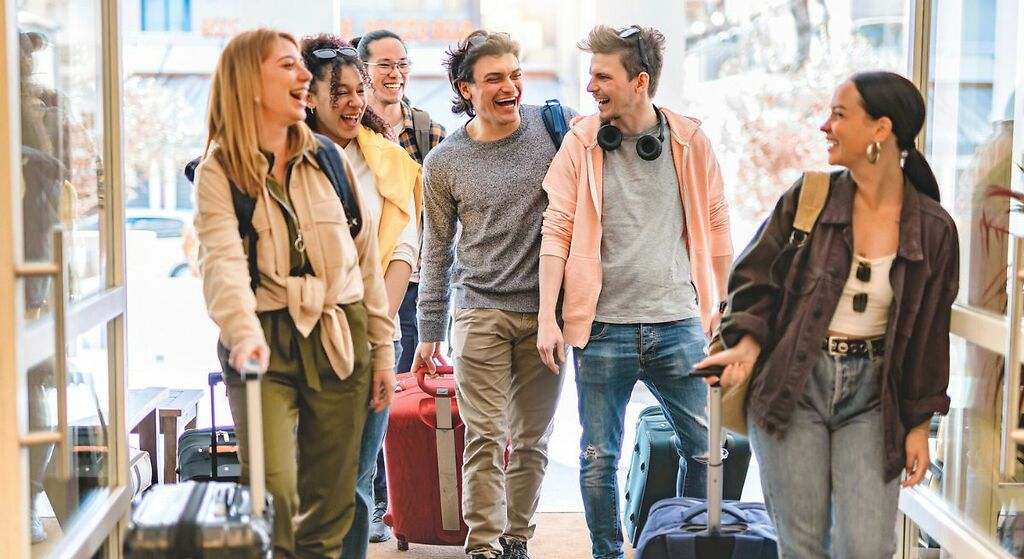 La manera de viajar es en grupo