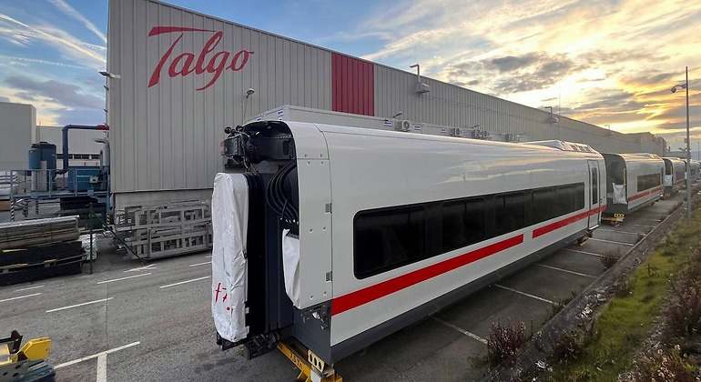 Coches de pasajeros del Talgo 230 en Rivabellosa (Álava). / V.E.