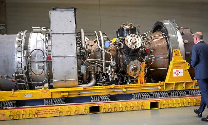 olaf-scholz-visita-SiemensEnergy-turbina-EFE.jpg