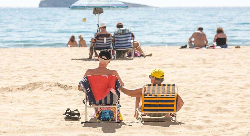 Dejar la sombrilla en la orilla para guardar el sitio