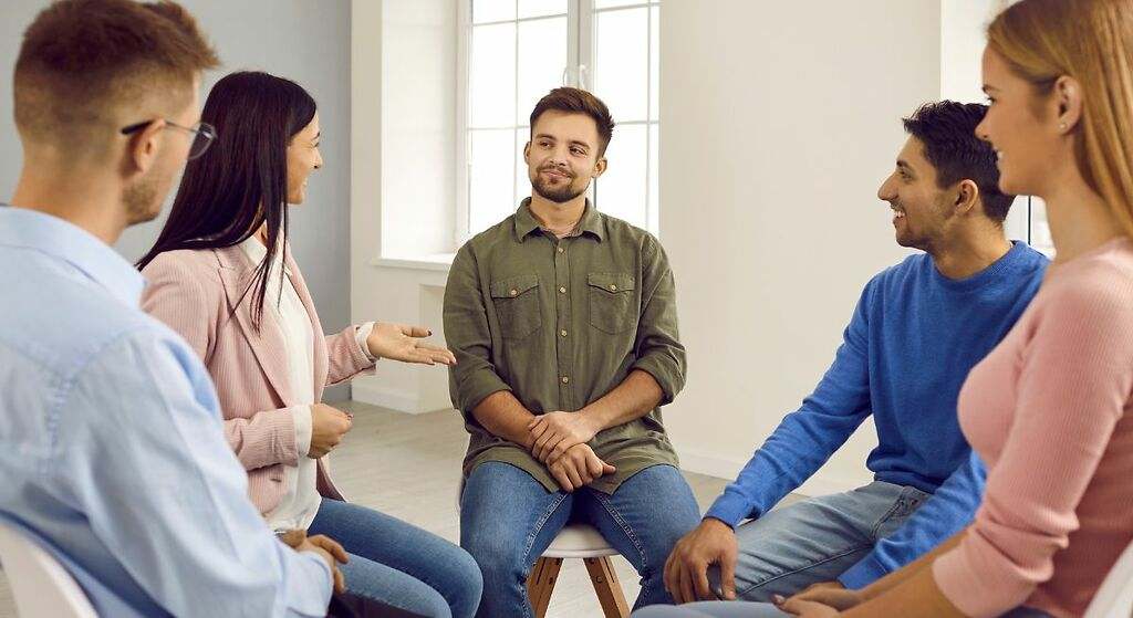 Priorizan las conexiones interpersonales