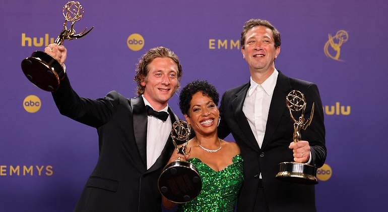 Jeremy Allen White, Liza Colón-Zayas y Ebon Moss-Bachrach, reparto de la serie 'The Bear' (Disney+)