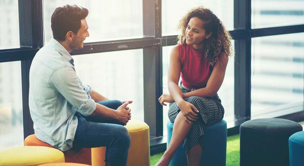 Las 10 frases que te hacen parecer menos inteligente en España al instante, según la psicología